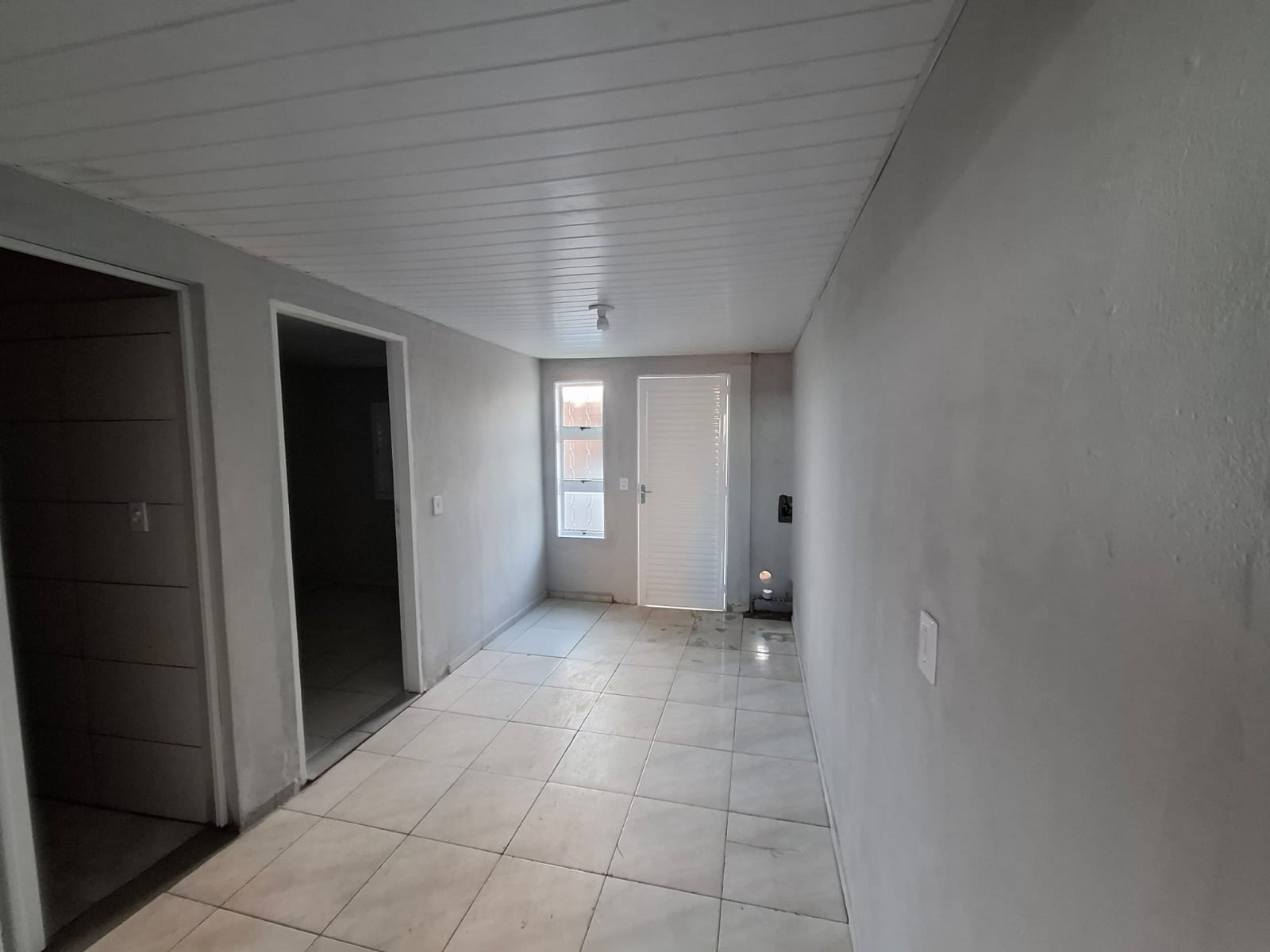 Casa à venda próxima a Av. das Bandeiras